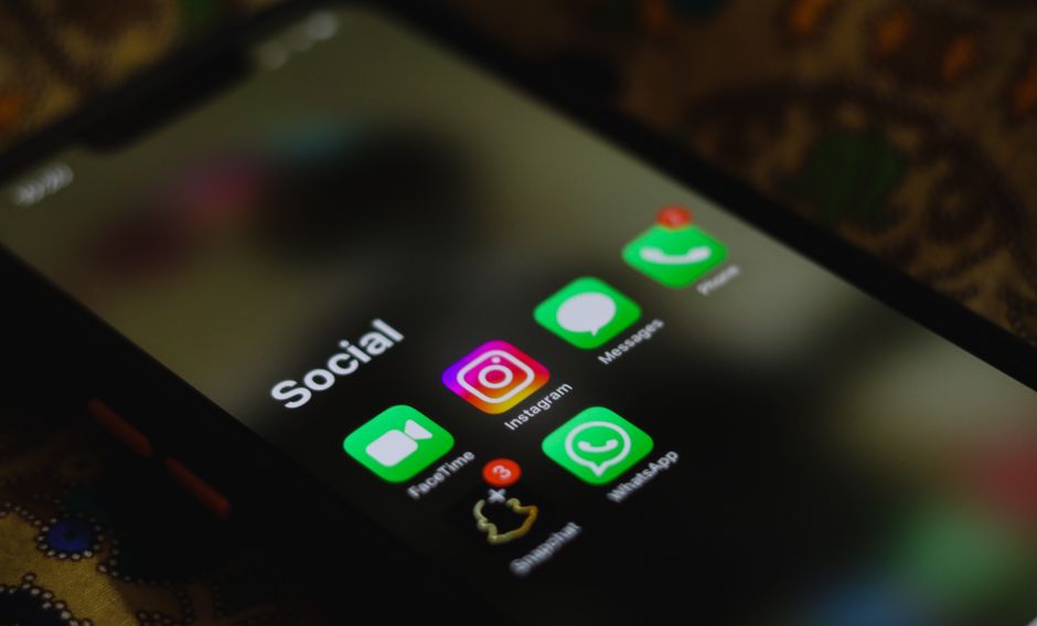 Scam delle app di incontri: la nuova frontiera delle truffe alimentate da AI