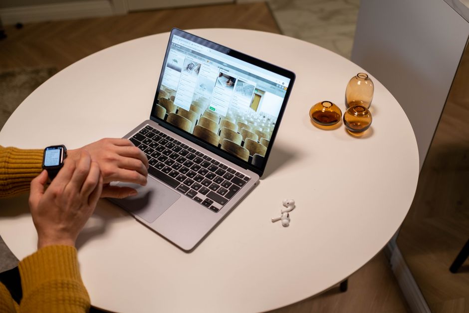 MacBook Pro Touchscreen e iPhone Air 2: Le Novità Apple in Arrivo Fino al 2027